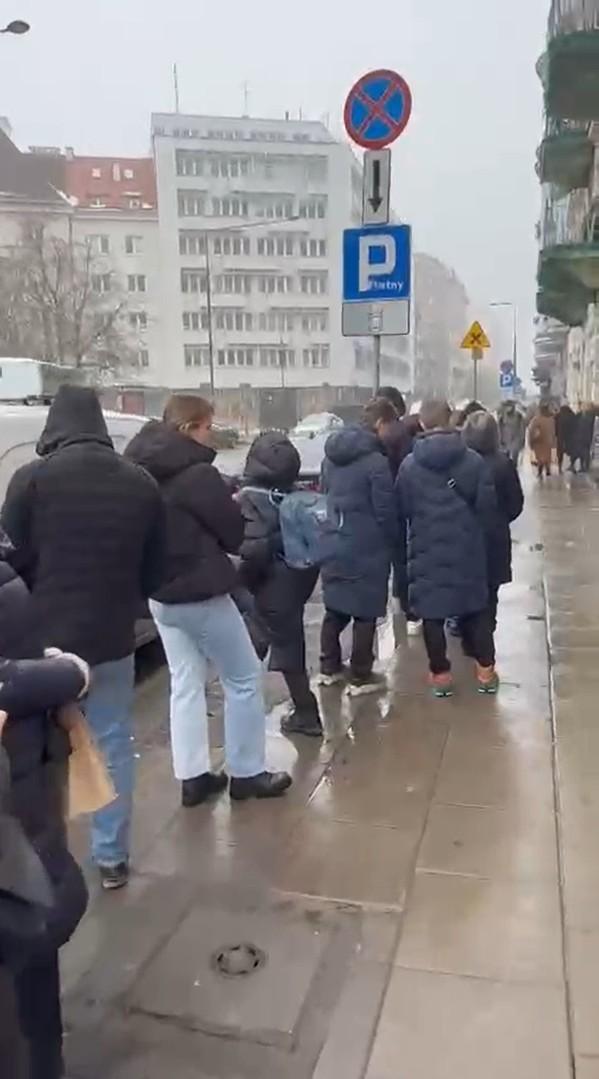 Tłumy pod cukiernią Magdy Gessler fot. Kozaczek