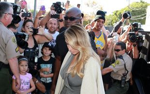 Kim Kardashian napisze książkę o odchudzaniu! (FOTO)