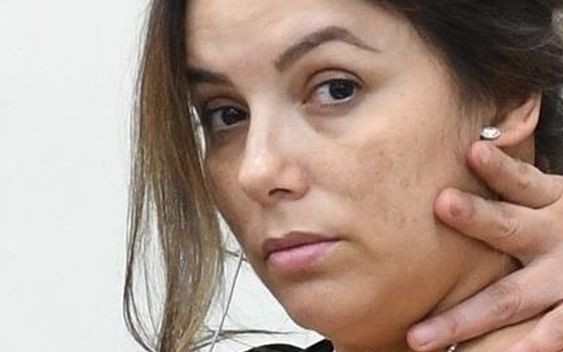 Zmęczona ciążą Eva Longoria BEZ MAKIJAŻU w salonie masażu (ZDJĘCIA)