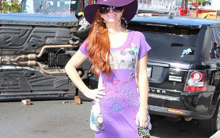 Phoebe Price lansowała się na tle wypadku (FOTO)