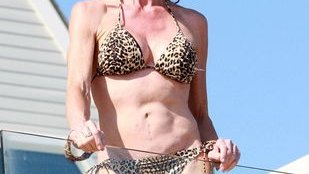 Zmieniła swoje 30-letnie implanty na oczach widzów [VIDEO]