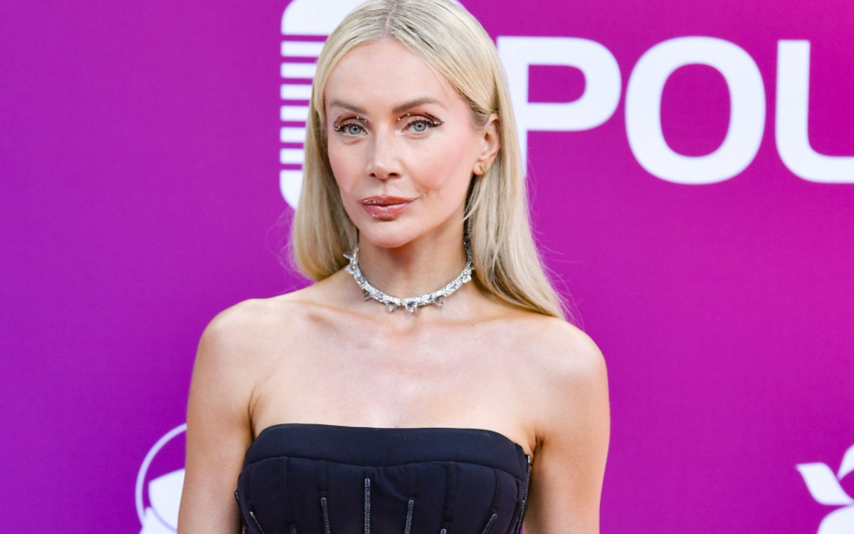 Agnieszka Woźniak-Starak cała w diamentach. Dół kreacji nie pozostawił wiele wyobraźni…