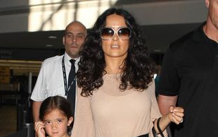 Córeczka Salmy Hayek wstydzi się paparazzi (FOTO)