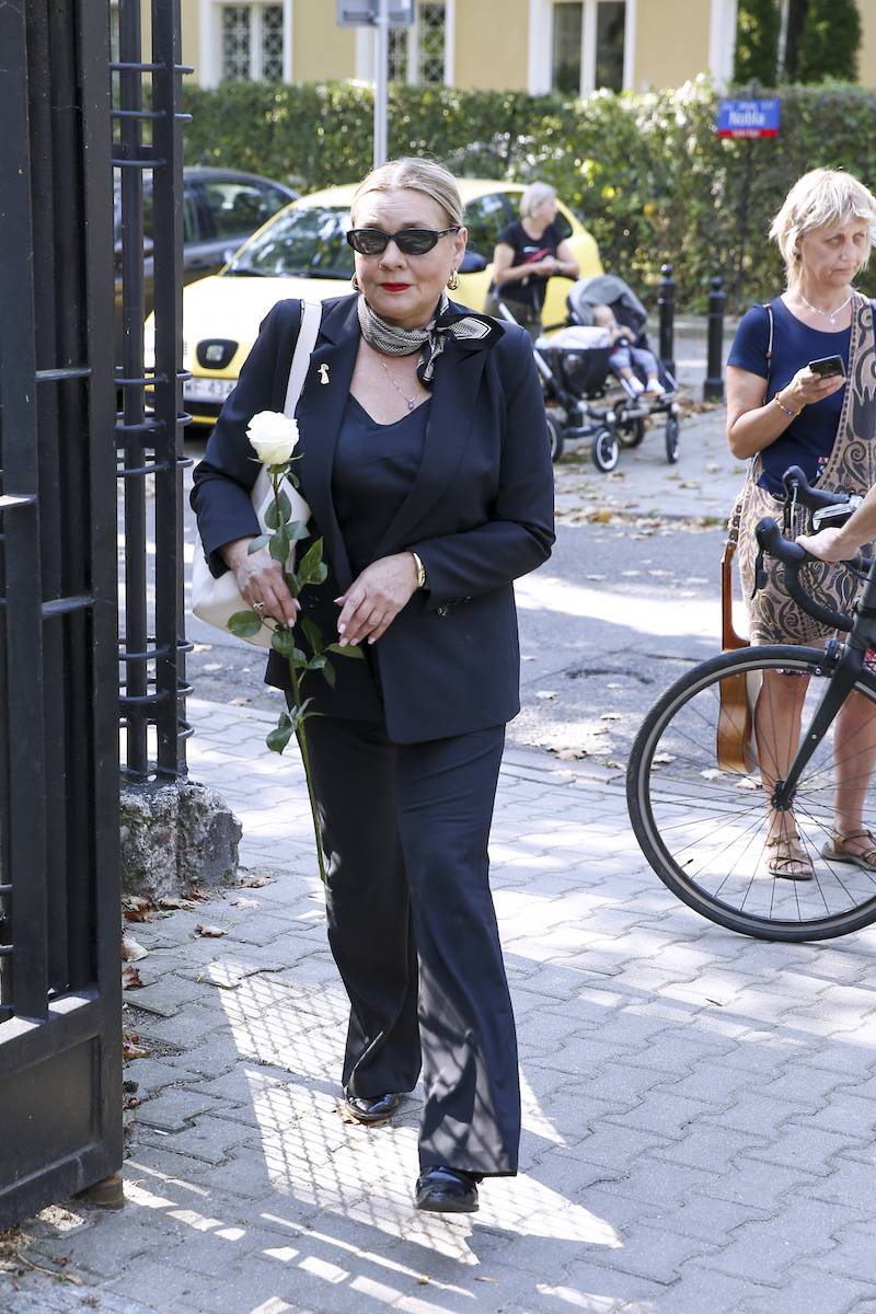 Symboliczny gest Małgorzaty Ostrowskiej-Królikowskiej na pogrzebie Stanisława Sojki. Ten detal chwyta za serce