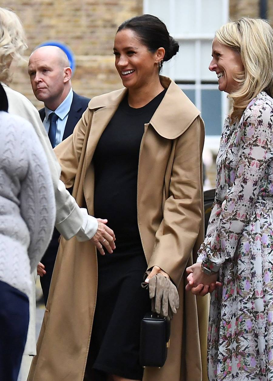 Ciężarna księżna Meghan w płaszczu od Oscara de la Renty