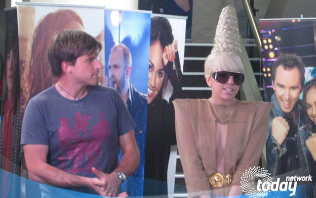 Lady Gaga nosi wieżę na głowie (FOTO)