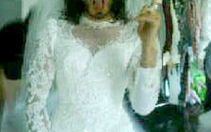 Russell Brand w sukni ślubnej (FOTO)