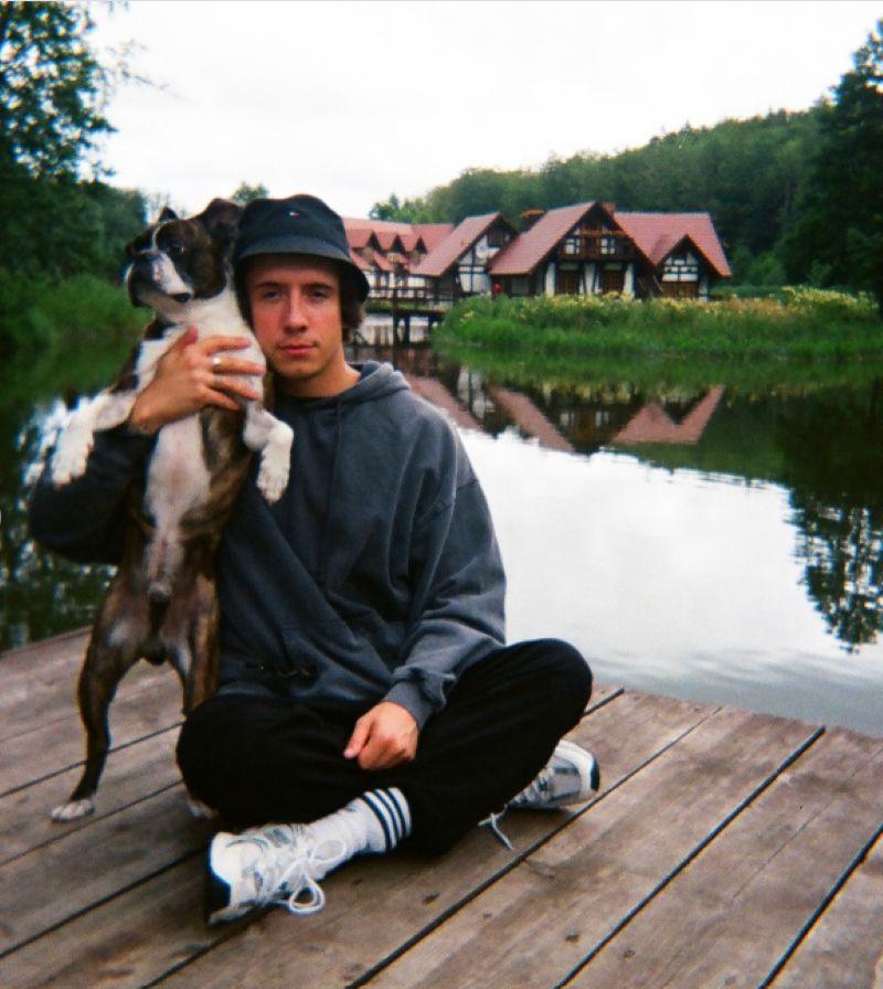 Dawid Kwiatkowski pogrążony w żałobie po stracie pieska/Instagram/kwiatkowsky