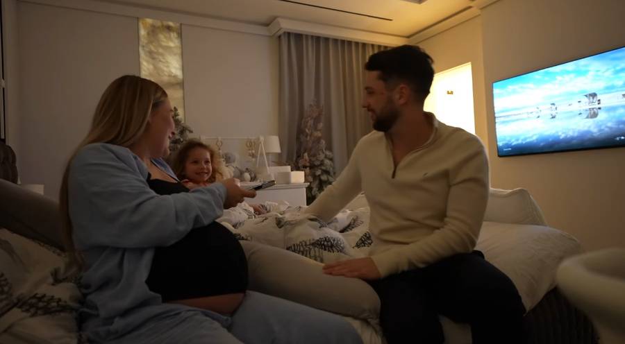 Andziaks pokazała szczegóły porodu, fot. YouTube.com