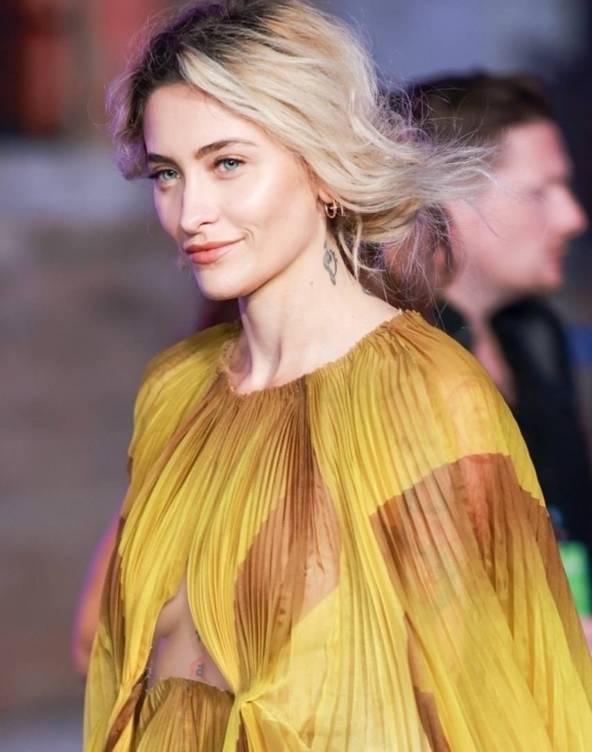 Gala amfAR przyciągnęła tłumy gwiazd. Halsey z ukochanym, Kevin Spacey, Paris Jackson…