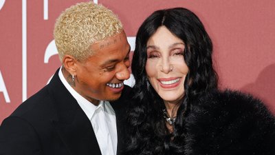 Niesamowita Cher dała czadu w stylizacji sprzed 35 lat! Odtworzyła swój kultowy look