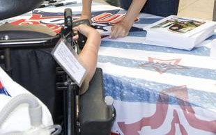 Selenie Gomez grozi skurcz mięśni? (FOTO)