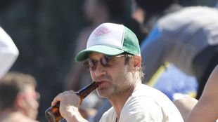 David Duchovny chilluje z piwem w ręce (FOTO)