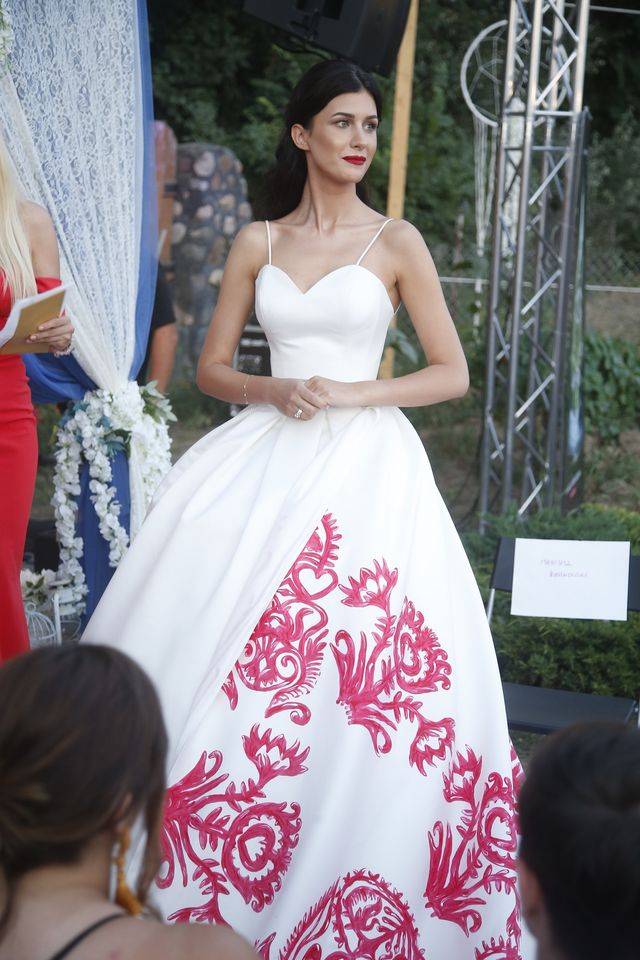 Gwiazdy na pokazie Patrycji Kujawy – Doda w żałobie