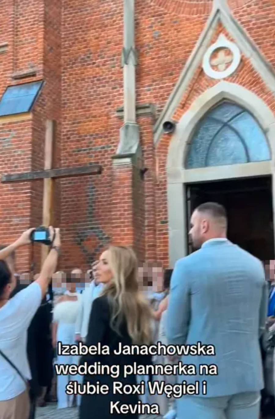 Maffashion ujawnia KULISY ŚLUBU Roxie i Kevina! Trzy suknie, zapierajacy dech pierwszy taniec, ogromny tort… (FOTO)