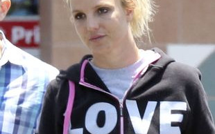 Zmęczona Britney Spears bez makijażu (FOTO)