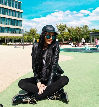 Świetnie wygląda w czarnych!