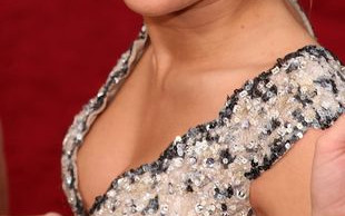 Miley Cyrus nosi protezę