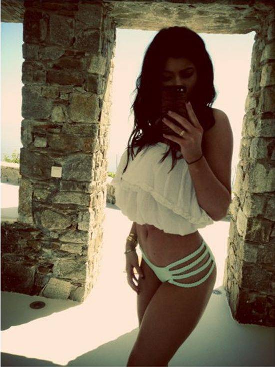 Jak Kylie Jenner powiększyła swoją pupę?