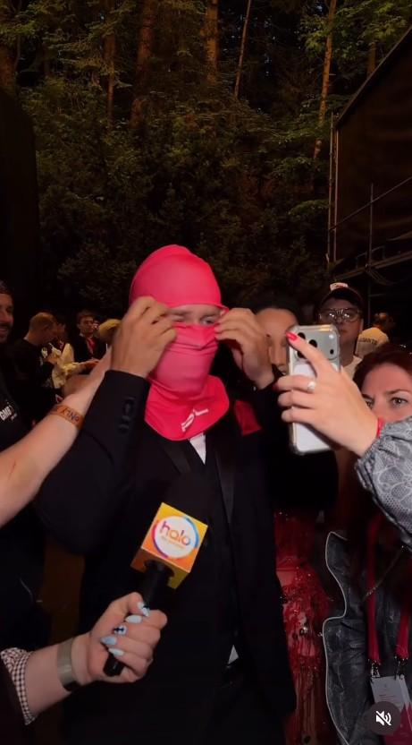 Skolim w kominiarce na Polsat Hit Festiwal, fot. Instagram