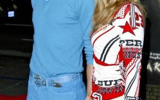 Angelina Jolie ma gadatliwego brata