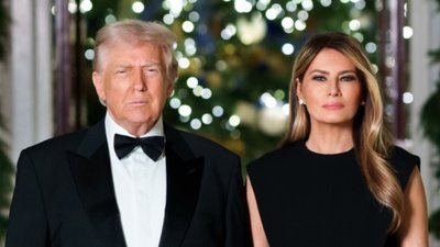Świąteczna kartka od Trumpów. Melania przepiękna, ale… Jedna rzecz nie daje ludziom spokoju