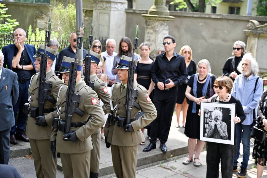 Pogrzeb Tadeusza Rolke! Artyści pożegnali wybitnego fotografa…(FOTO)