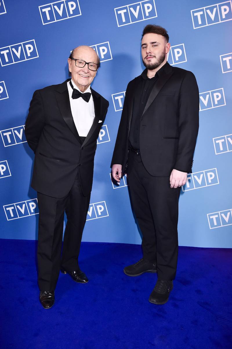 Gwiazdy starej telewizji na benefis Bohdana Łazuki. Wiesław Ochman z synem, Walewska, Sieńczyłło…