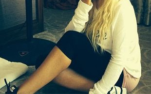 Christina Aguilera chwali się ciążowym brzuszkiem (FOTO)