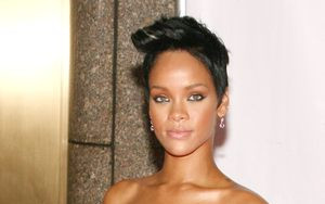 Riahanna zemdlała na scenie (VIDEO)