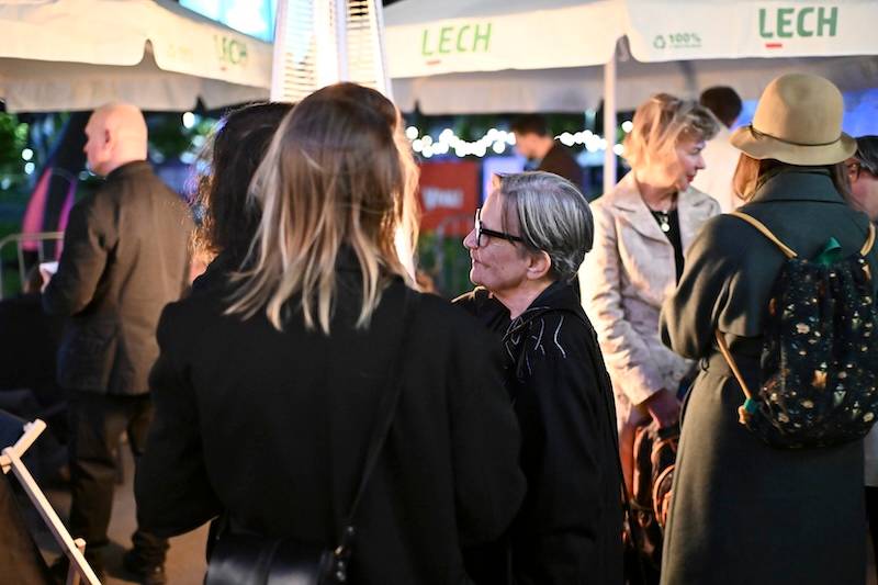 Aktorzy na wieczorze filmowym. Roześmiany Paweł Deląg, Sonia Bohosiewicz…