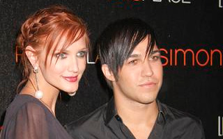 Pete Wentz jest dumny z większych piersi Ashlee