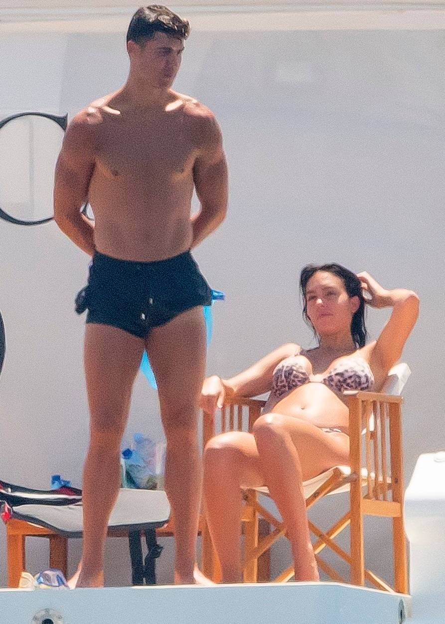 Cristiano Ronaldo na jachcie za 200 tys. dolarów – próbuje wyrzucić syna za burtę (ZDJĘCIA)