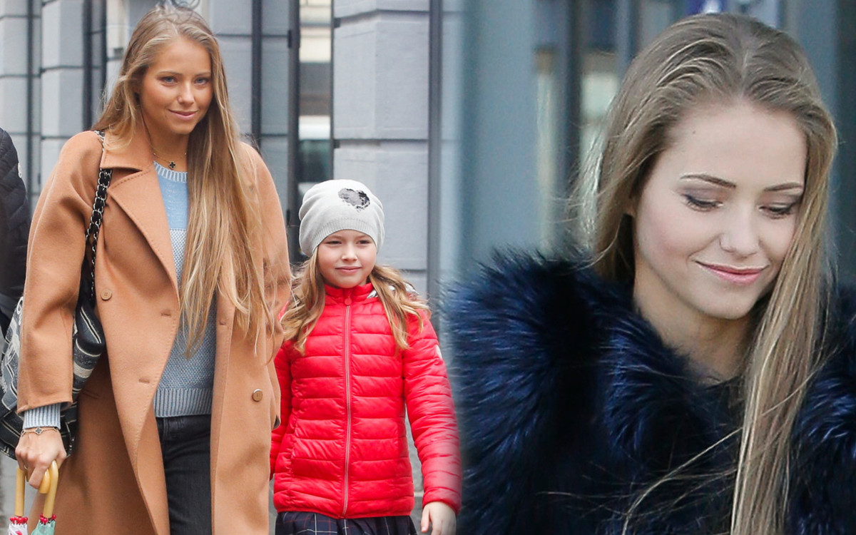 Agata Rubik pozuje z zaokrąglonym brzuszkiem