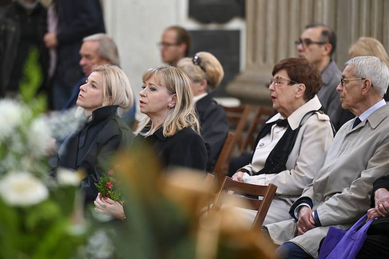 Pogrzeb Stanisława Radwana. Dorota Segda ze łzami w oczach żegna męża