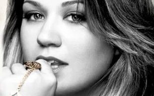 Nowa piosenka Kelly Clarkson – War is Over (POSŁUCHAJ)