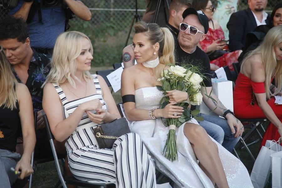 Gwiazdy na pokazie Patrycji Kujawy – Doda w żałobie