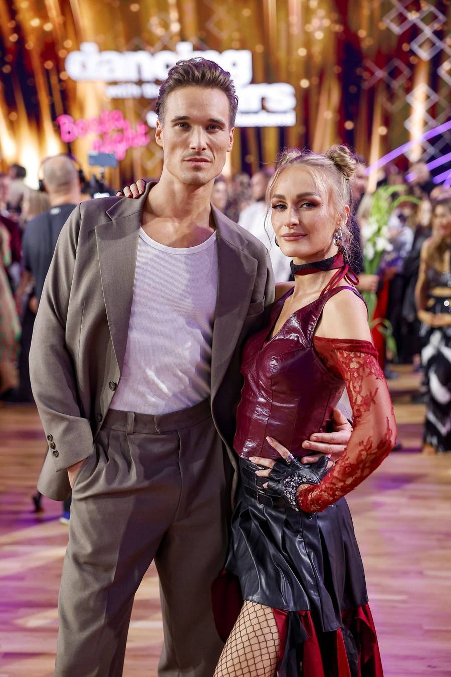 Maurycy Popiel zatańczył z mamą w “TzG”. Jego mama była gwiazdą lat 90′ (FOTO)