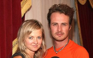 Żona Małaszyńskiego bawi się sama