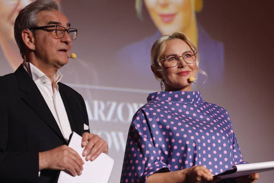 Anna Samusionek zachwyca w grochach na festiwalu