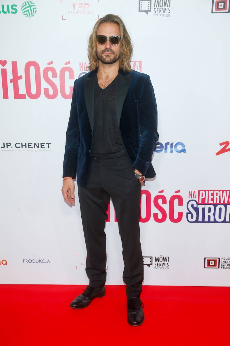 Premiera filmu “Miłość na pierwszą stronę”. Piotr Stramowski ukrywa się za okularami, dawno niewidziana Magdalena Schejbal, Izabela Janachowska