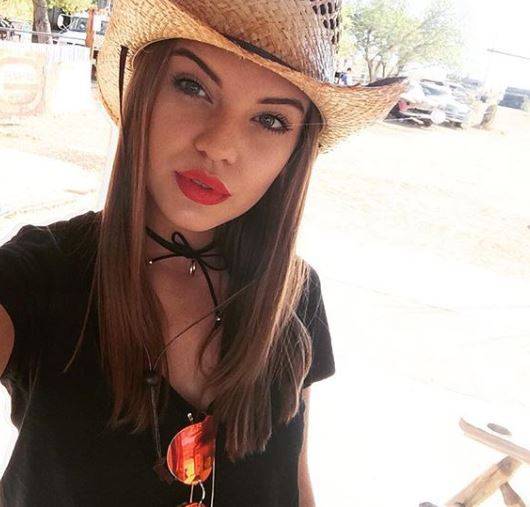 Poznajcie dziewczynę Jana Bednarka! To piękna fotomodelka