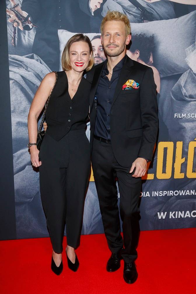 Premiera filmu “Nie cudzołóż i nie kradnij”. Julia Wieniawa najwięcej odkryła tego wieczoru, Weronika Rosati wyjątkowo zrezygnowała z sukienki