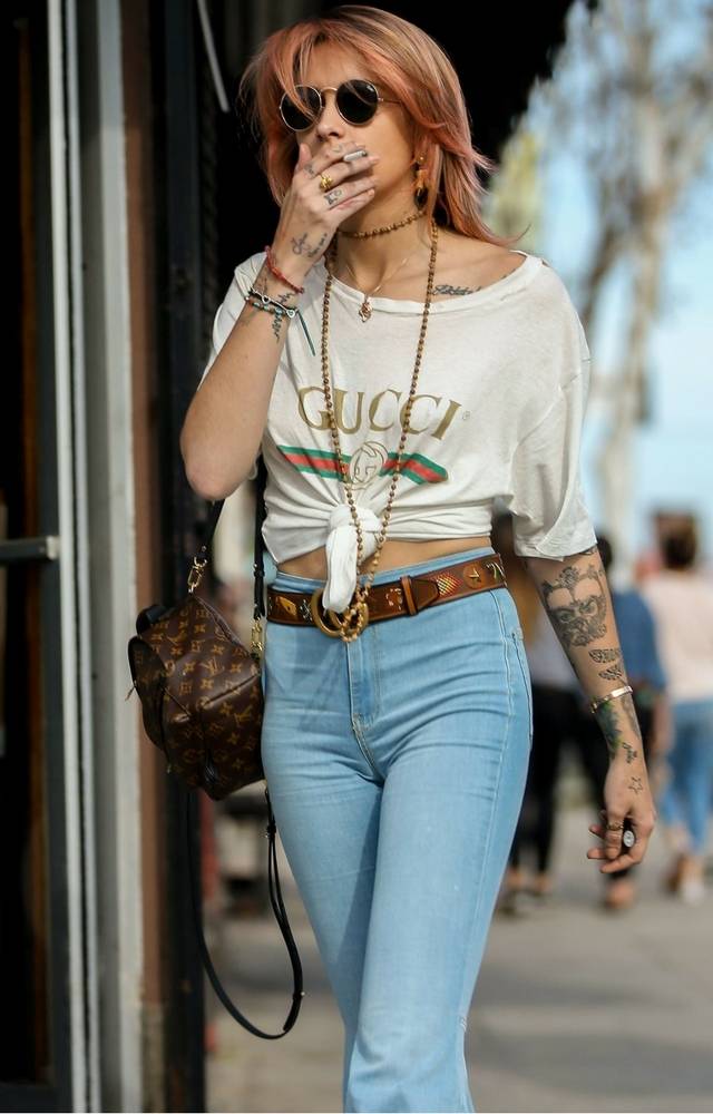 TA stylizacja robi furorę w Internecie! Tylko ONA mogła się tak ubrać!