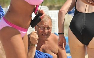 Plażowe rozrywki Jerzego Stuhra (FOTO)