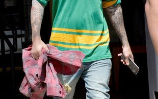 Justin Bieber obraził swojego fana, który dał mu prezent! (VIDEO)