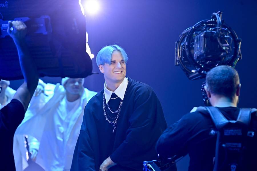 TVP ujawniło gwiazdy Sylwestra z Dwójką! Takich zmian w obsadzie jeszcze nie było (FOTO)