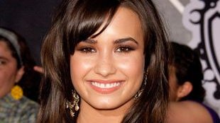 Demi Lovato coraz poważniejsza (FOTO)