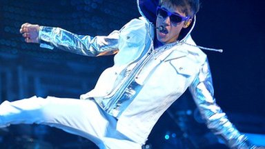 Justin Bieber udowadnia, że jest scenicznym zwierzakiem FOTO
