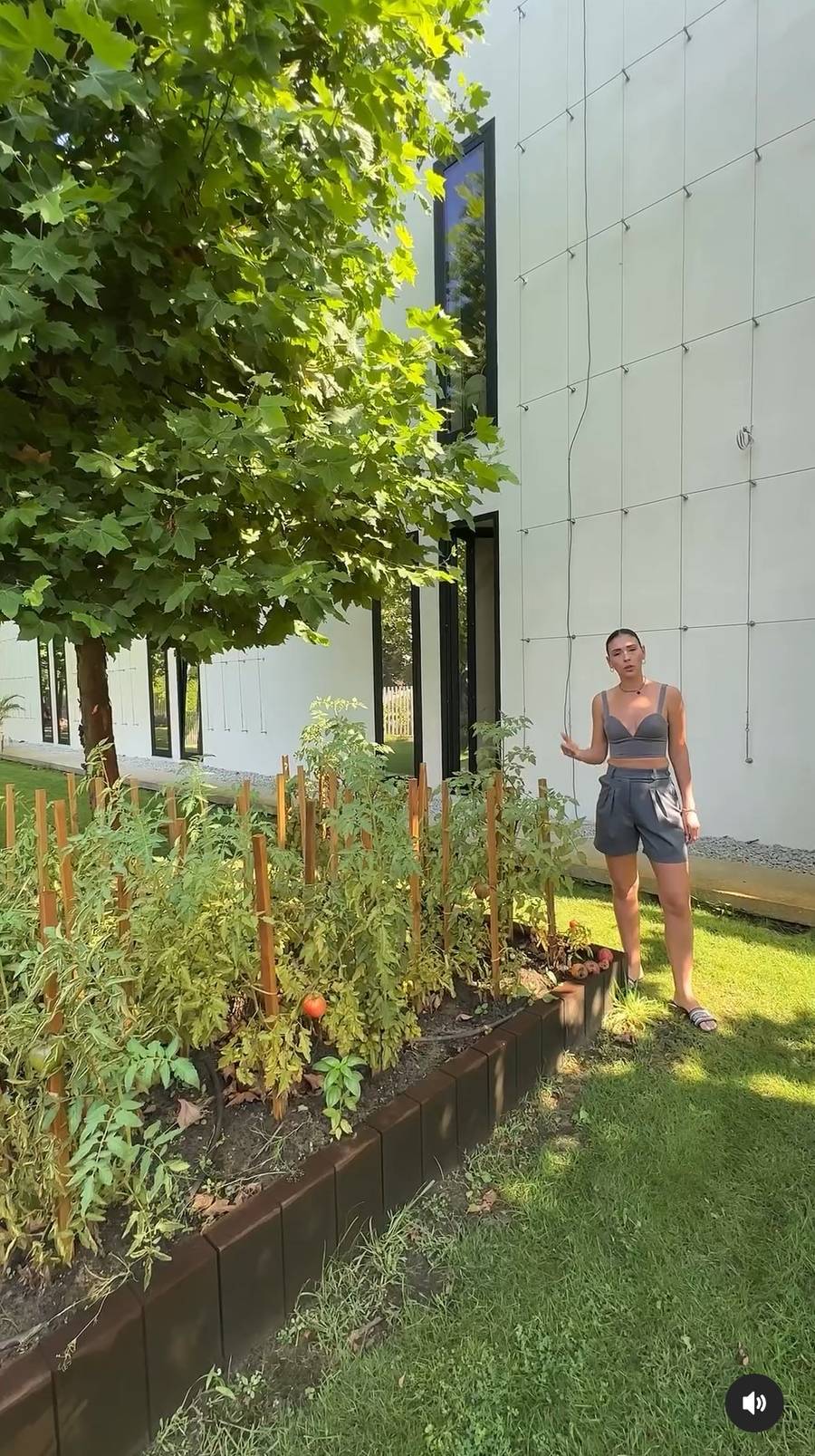 Halejcio oprowadza po CAŁYM domu za 9 mln: “Tu siusiu, tu basen, tu sauna, tu warzywka, tu Lambo” (ZDJĘCIA)